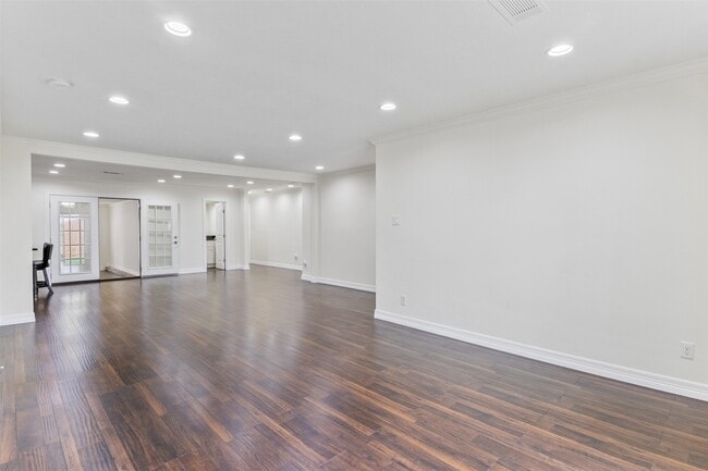 Building Photo - 1918 Crestdale Dr