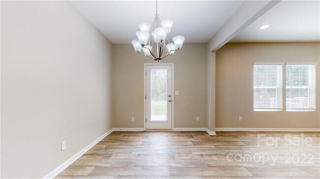 Building Photo - 8550 River Ridge Dr