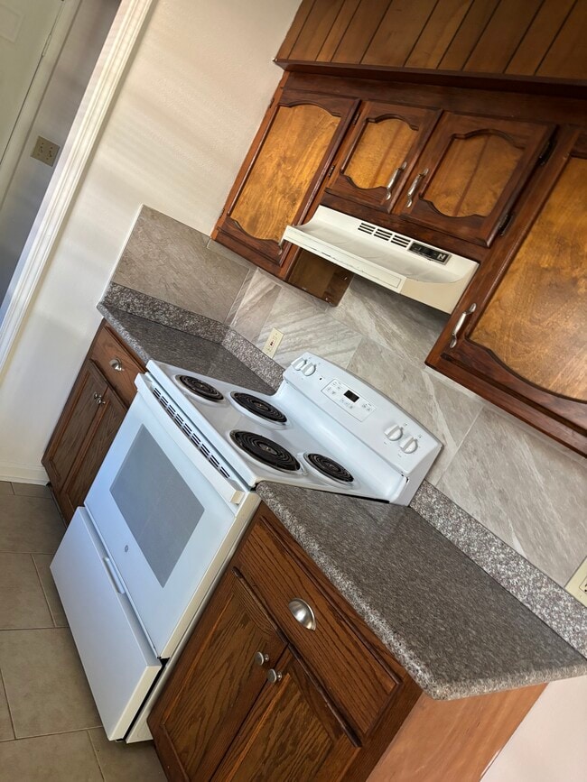 Building Photo - 15013 Forest Grove Ave