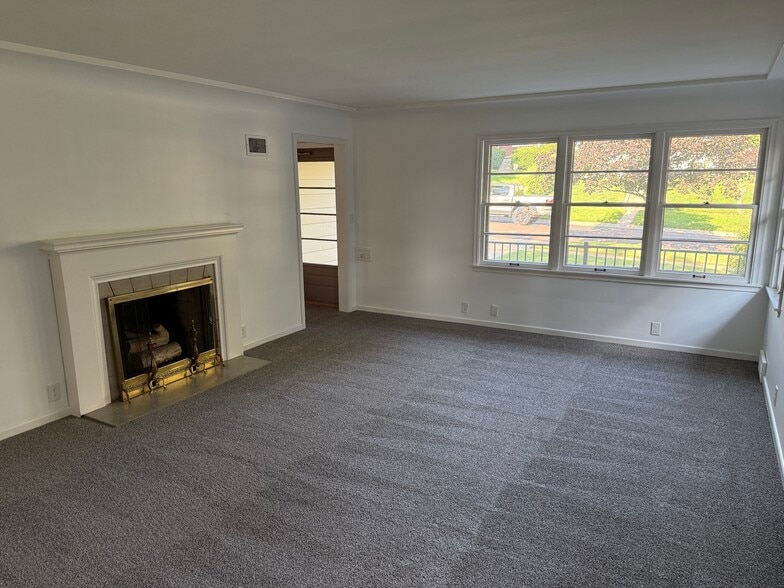 Building Photo - 2020 N 61st St