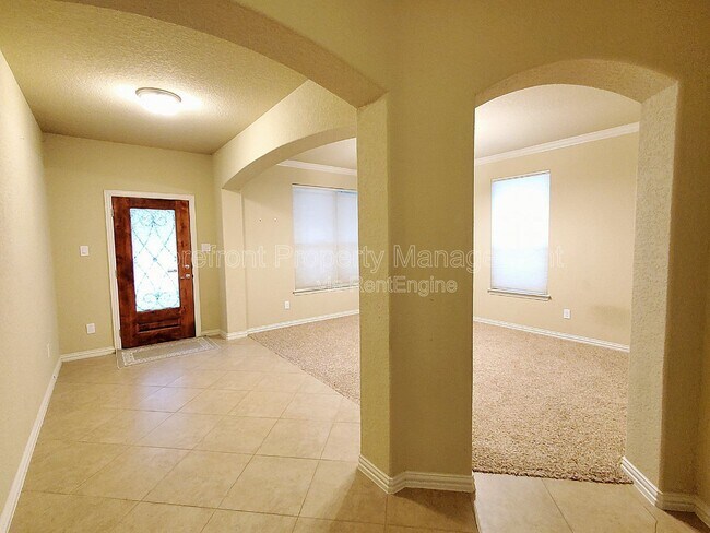 Building Photo - 11927 Jasmine Way