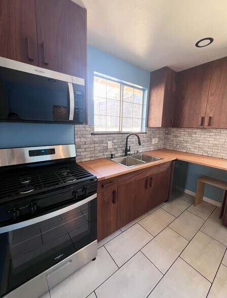 Building Photo - 3547 E Green St