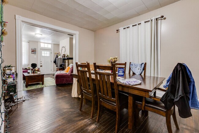 Building Photo - 406 Kingsboro St