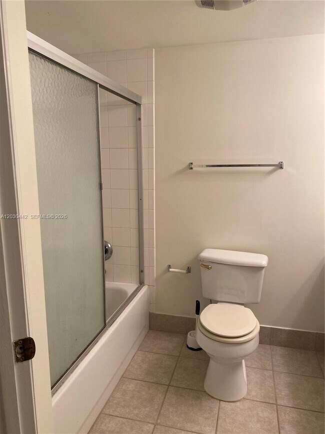 Building Photo - 300 Crestwood Ct N