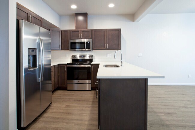 Building Photo - 3027 N Sherwood Dr