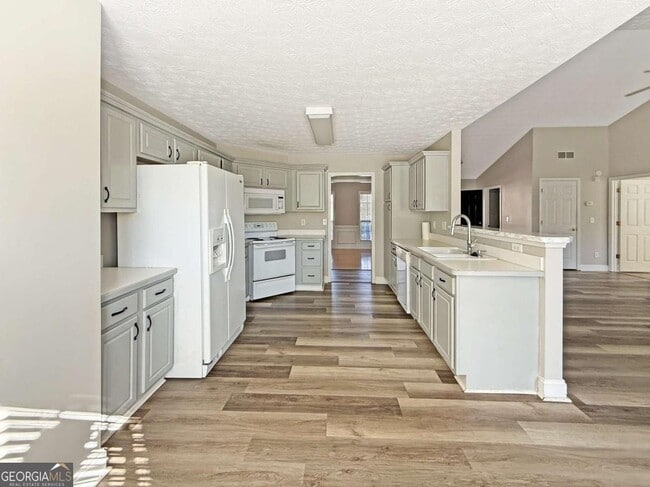 Building Photo - 3028 Express Ln NE