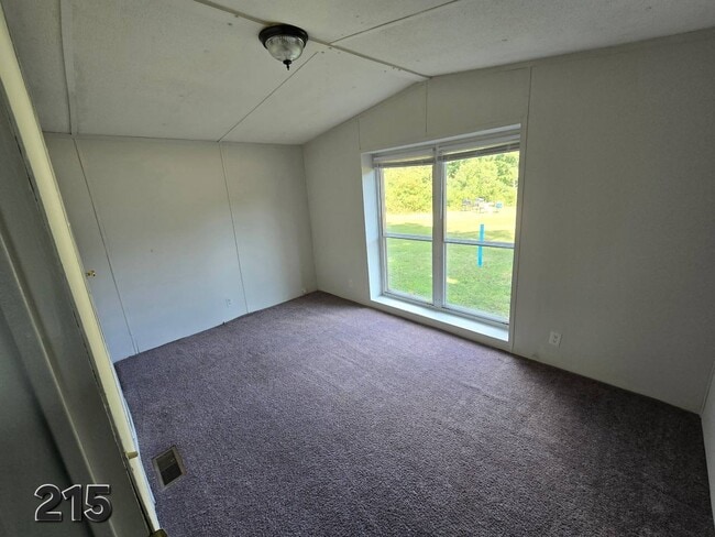 Building Photo - 215 Julia St