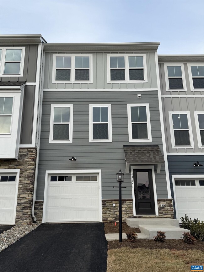 Building Photo - 5992 Cling Ln