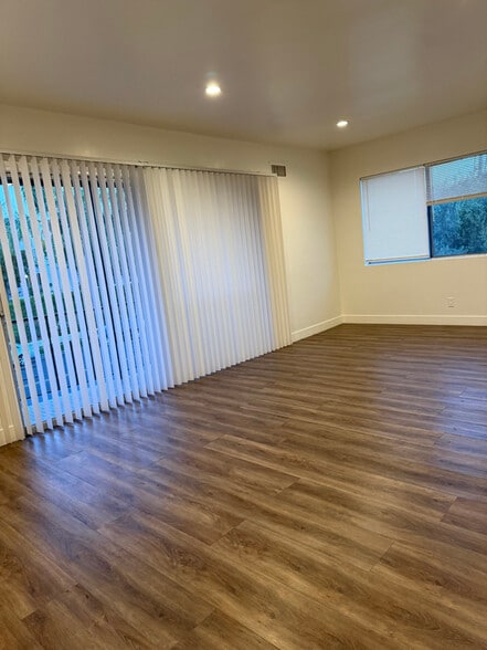 Primary Photo - 1339 N Hobart Blvd