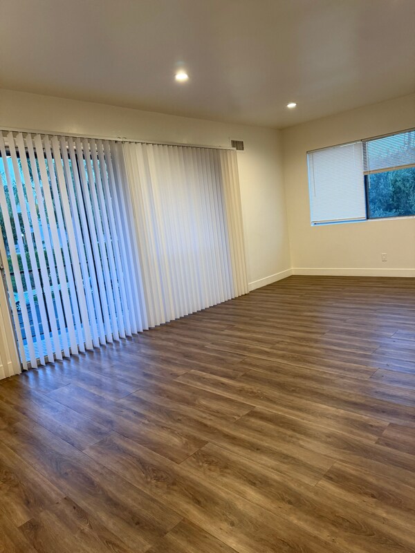 Building Photo - 1339 N Hobart Blvd