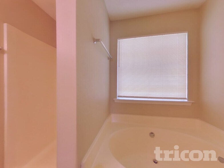 Building Photo - 165 Bridge Landing