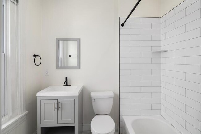 Building Photo - 125 Sumac St