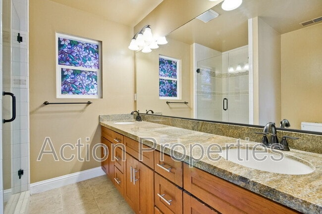 Building Photo - 649 Hollingsworth Dr