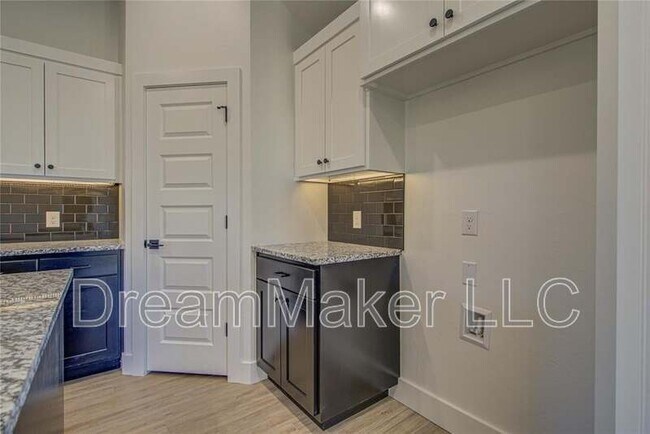 Building Photo - 138 Trimble Dr