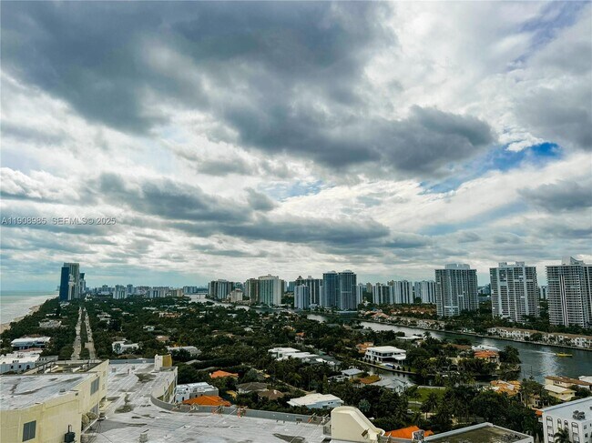 Building Photo - 3140 S Ocean Dr