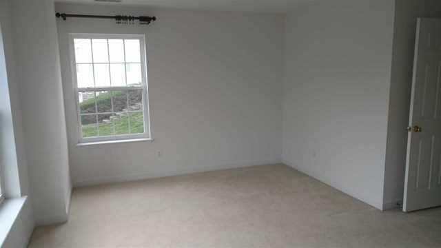 Building Photo - 812 Pondview Loop
