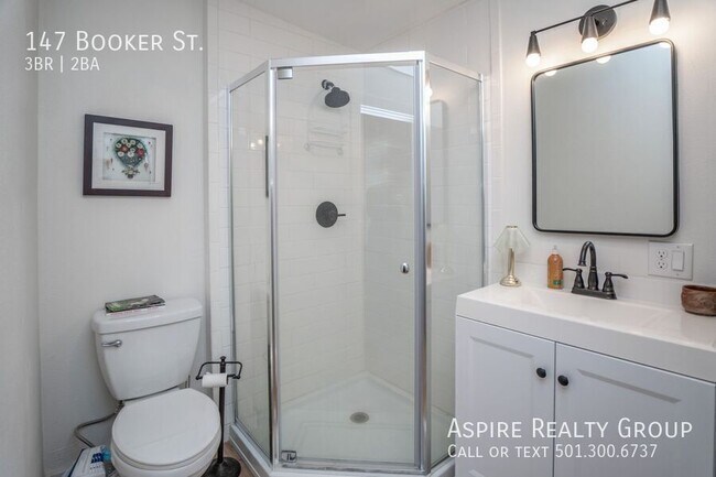 Building Photo - 147 S Booker St