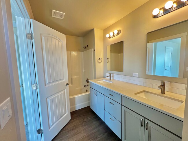 Building Photo - 5899 Castle Dr