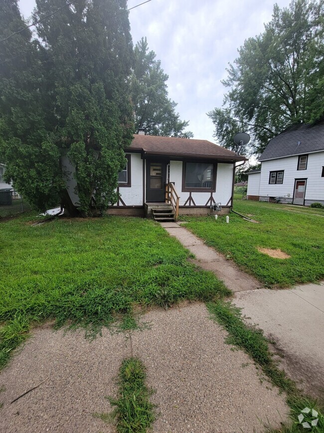 Building Photo - 2 Bedroom | 1 Bathroom Home in Waterloo Av...