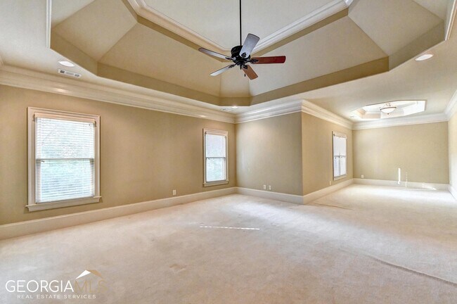 Building Photo - 8920 Doral Dr
