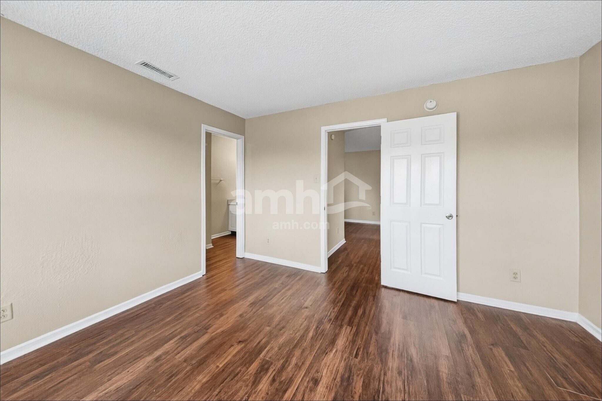 Building Photo - 15080 Fawn Hollow Ln
