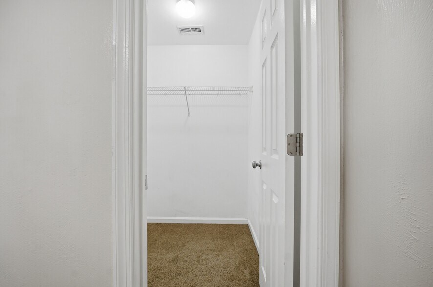 Building Photo - 5109 James St