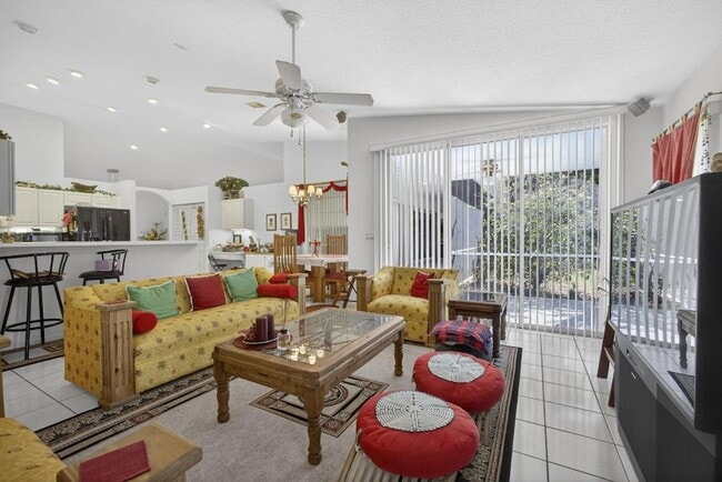 Building Photo - 1940 S Club Dr