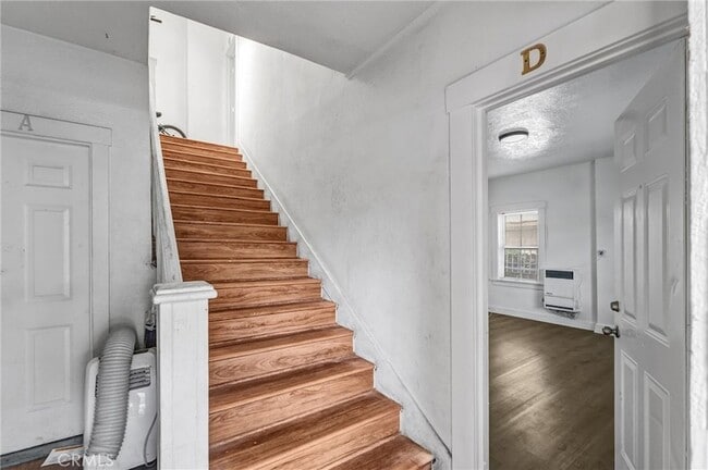 Building Photo - 166 E 36th Pl