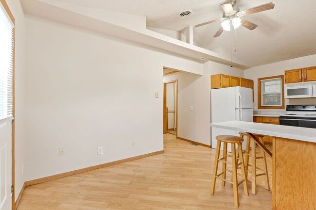 Building Photo - Modern 2-Bedroom Apartment in Hale with Fireplace, Soaking Tub & Premium Amenities