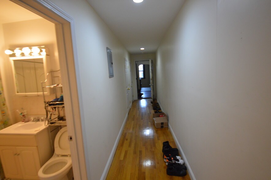 Building Photo - 66 Egmont St