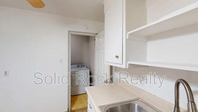 Building Photo - 513 W Uintah St