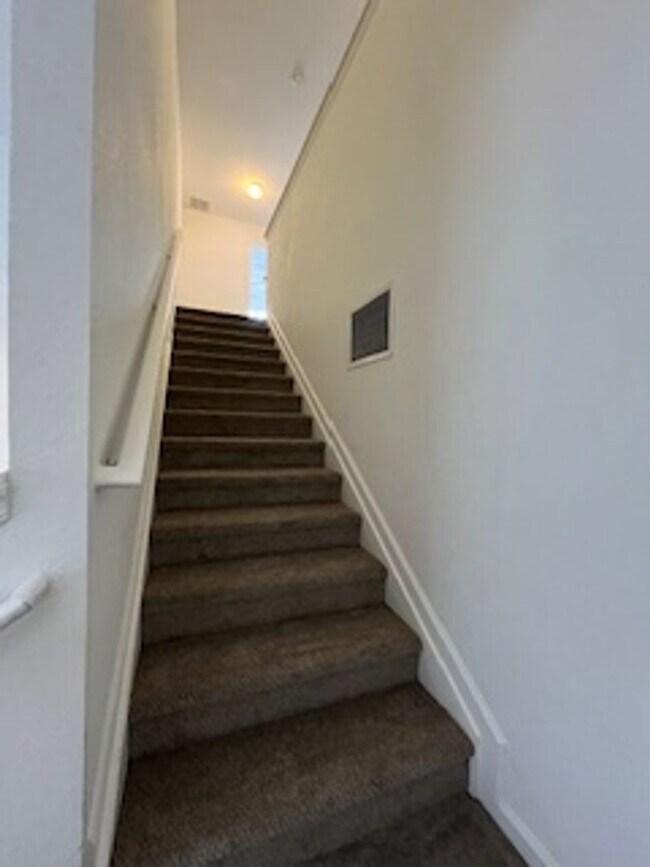 Building Photo - Beautiful Wexford Townhome!