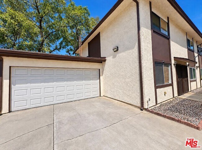 Building Photo - 11735 Valley View Ave
