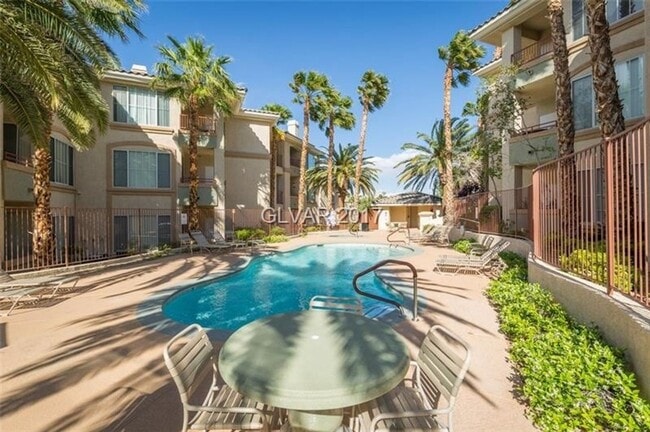 Building Photo - Nice 2-Bedroom Condo in a Guard-Gated Comm...