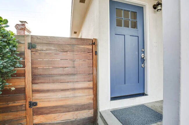 Building Photo - 6421 Carthage St