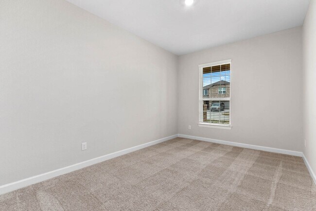 Building Photo - 1010 Whispering Winds Dr
