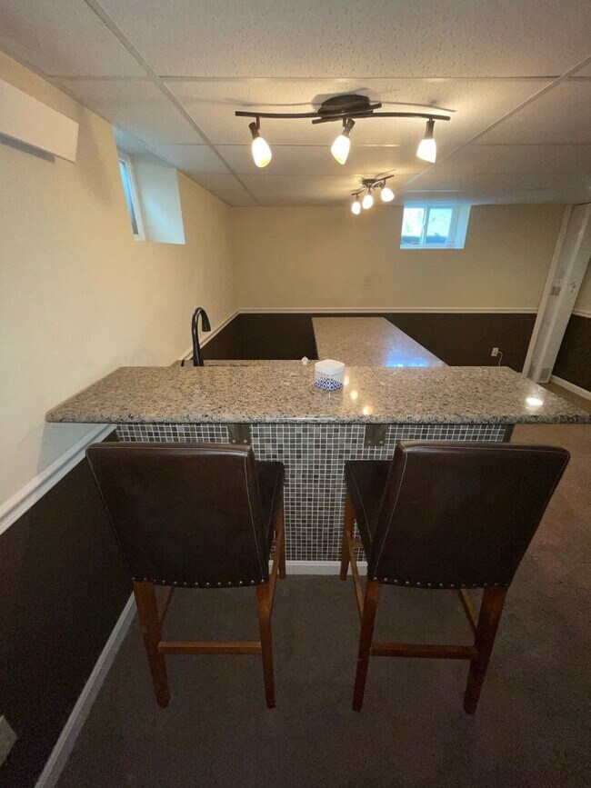 Building Photo - Beautiful 4 Bedroom, 2.5 Bathroom, 3000sq.ft Ranch! Pet Friendly!