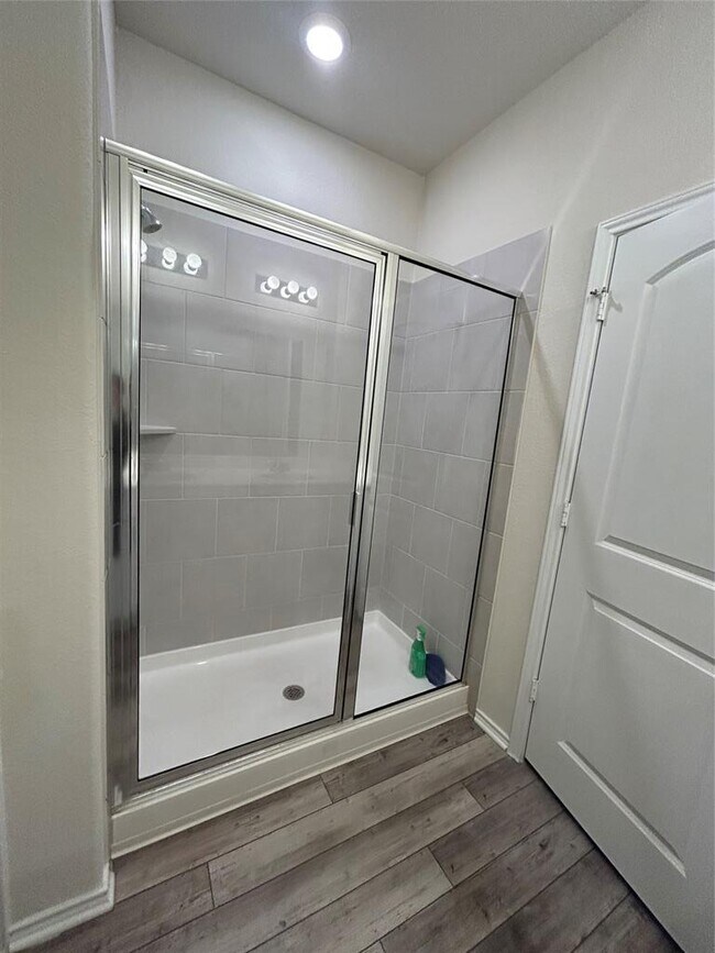 Building Photo - 105 Onna St