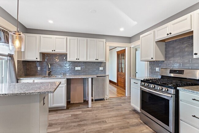 Building Photo - 64 Beaumont St