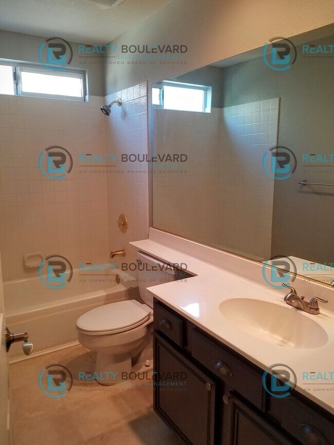 Building Photo - 1/2 MONTH FREE!! Amazing 4 Bedroom 2.5 Bat...