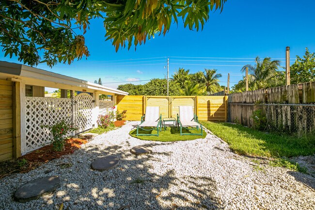 Building Photo - 609 S Arnold Ave