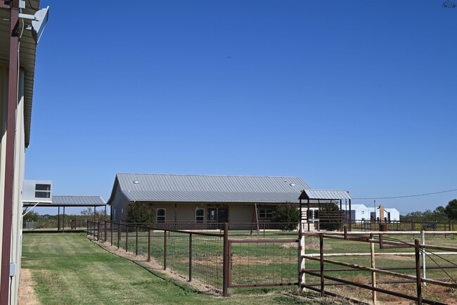 Building Photo - 2460 Wranglers Retreat