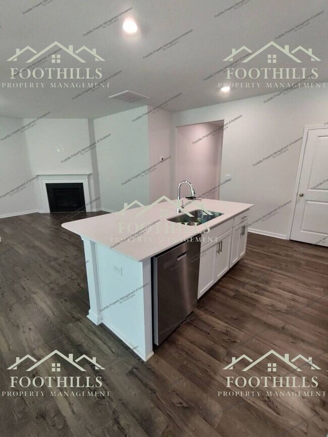 Building Photo - 102 Fancy Trl