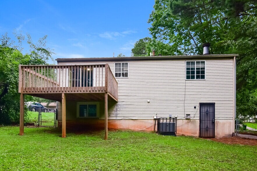 Building Photo - 2086 Singer Way