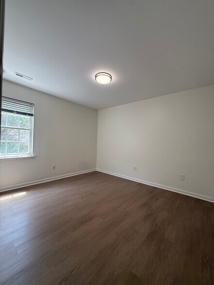 Building Photo - 4101 Woodbury Terrace NW