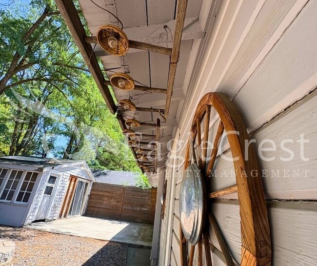 Building Photo - Beautifully Renovated Historic 3 Bedroom Home