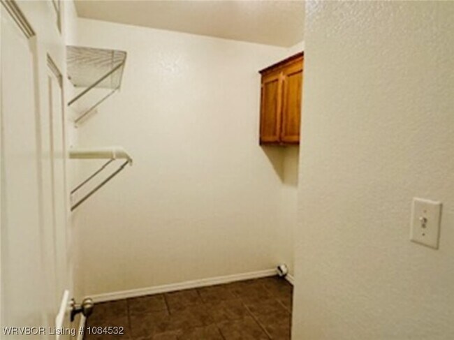 Building Photo - 1813 Green Meadow Dr