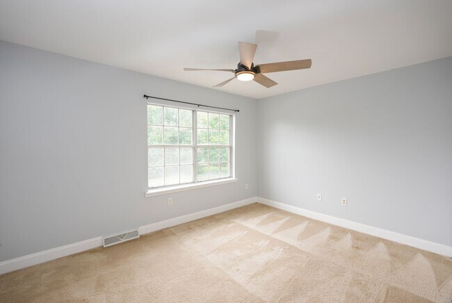 Building Photo - 1421 E Caracas Ave