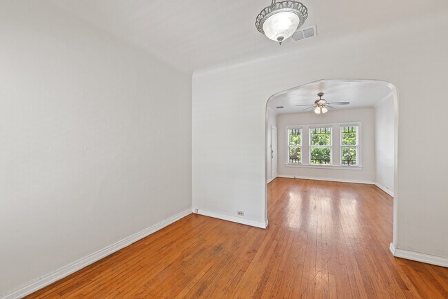 Building Photo - Huisache