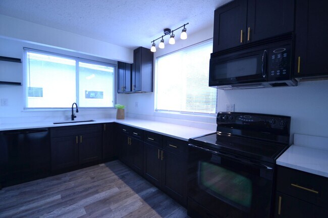 Building Photo - 111 N 17th St